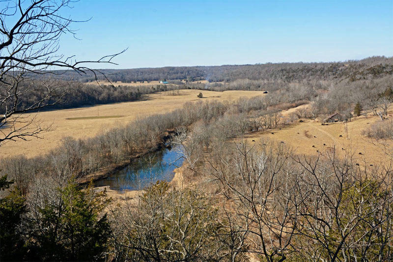 Courtois_Bluffs_0904.jpg