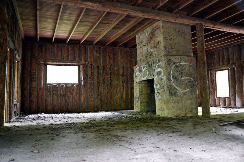 Inside_Fishing_Cabin_6999.jpg